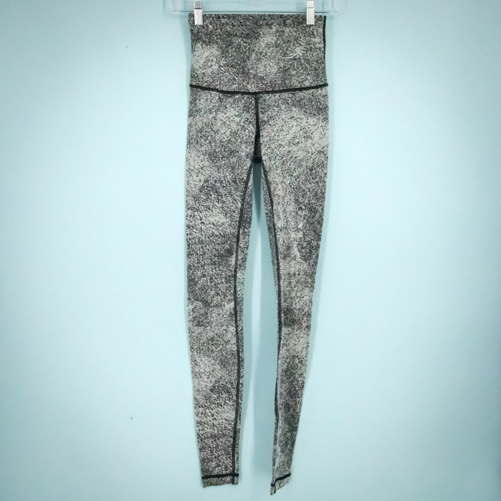 Lululemon Size 4 Wunder Under High Rise Luon Spray Jacquard White Black Leggings